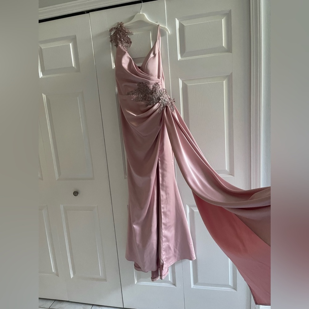 Pink dress - Picture 5 of 8